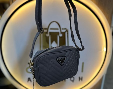 جزدان prada حجم صغير